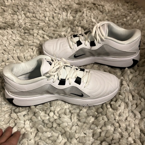 Perfect condition still have box. Only tried on. - Picture 2 of 4